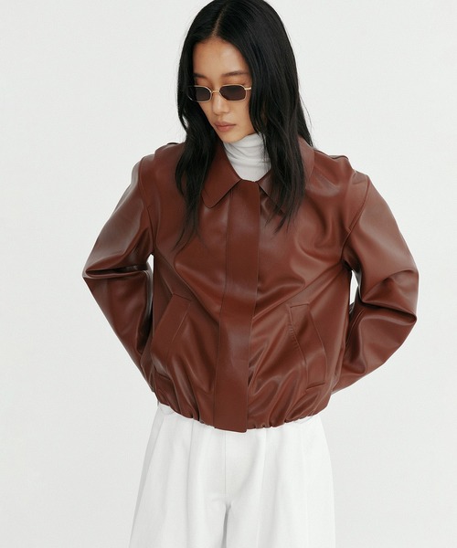 Bie(ビエ)の「ウエストギャザーシンセティックショートジャケット(ブルゾン・レディース・ブラック/ブラウン・M/S/L)」の20枚目の写真