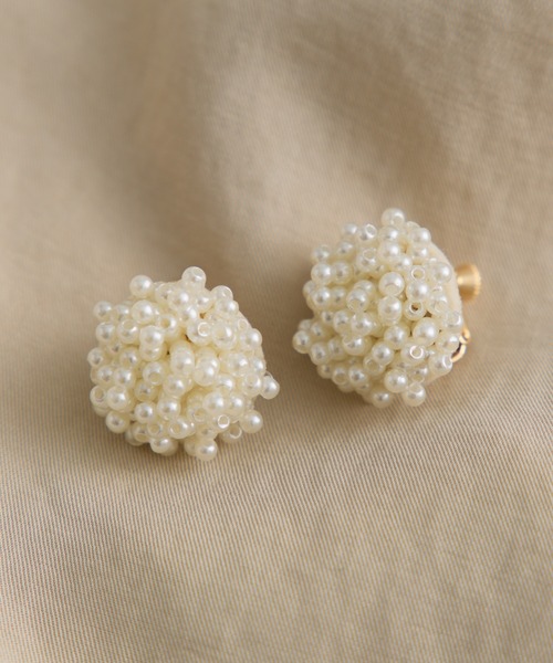 PUAL CE CIN（ピュアルセシン）の「パールフラワーイヤリング（イヤリング・レディース・オフホワイト・FREE）」の3枚目の写真