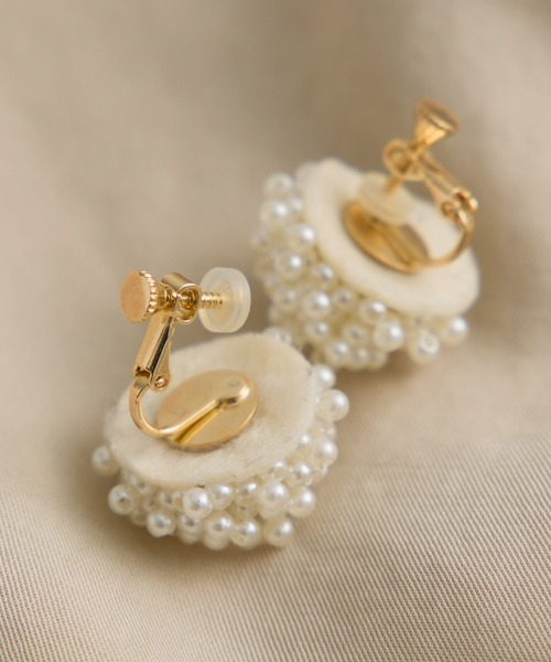 PUAL CE CIN（ピュアルセシン）の「パールフラワーイヤリング（イヤリング・レディース・オフホワイト・FREE）」の2枚目の写真