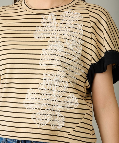 AVIE（アビィ）の「【mien】フラワーモチーフボーダーTee（Tシャツ/カットソー・レディース・ベージュ・38）」の6枚目の写真