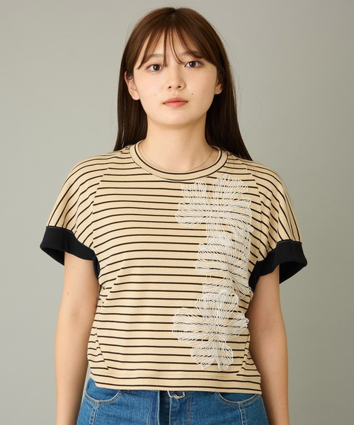 AVIE（アビィ）の「【mien】フラワーモチーフボーダーTee（Tシャツ/カットソー・レディース・ベージュ・38）」の2枚目の写真