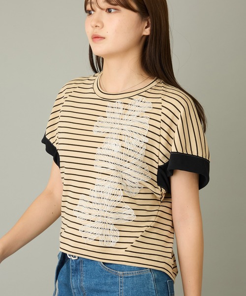 AVIE（アビィ）の「【mien】フラワーモチーフボーダーTee（Tシャツ/カットソー・レディース・ベージュ・38）」の3枚目の写真