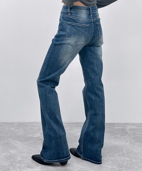 FOLLOWIN（フォロウィン）の「【FOLLOWN】セミフレアストレッチデニムパンツ（デニムパンツ・レディース・ブルー・LARGE/MEDIUM/SMALL）」の8枚目の写真