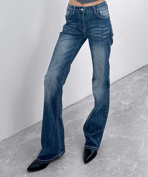 FOLLOWIN（フォロウィン）の「【FOLLOWN】セミフレアストレッチデニムパンツ（デニムパンツ・レディース・ブルー・LARGE/MEDIUM/SMALL）」の14枚目の写真