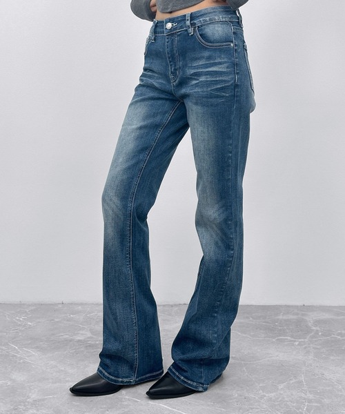 FOLLOWIN（フォロウィン）の「【FOLLOWN】セミフレアストレッチデニムパンツ（デニムパンツ・レディース・ブルー・LARGE/MEDIUM/SMALL）」の20枚目の写真