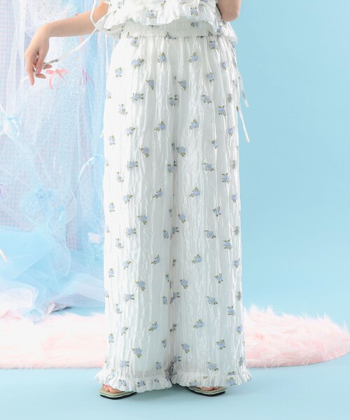 CAROLINA GLASER(カロリナ グレイサー)の「フラワー フリル パンツ(その他パンツ・レディース・ブラック/オフホワイト・SMALL/MEDIUM)」の1枚目の写真