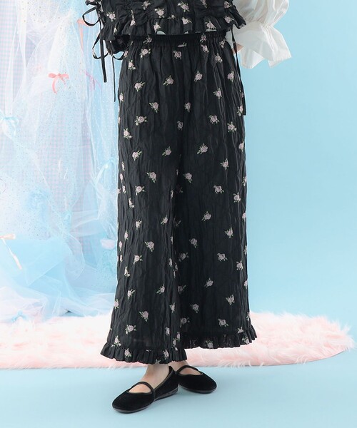 CAROLINA GLASER(カロリナ グレイサー)の「フラワー フリル パンツ(その他パンツ・レディース・ブラック/オフホワイト・SMALL/MEDIUM)」の12枚目の写真