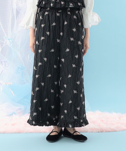 CAROLINA GLASER(カロリナ グレイサー)の「フラワー フリル パンツ(その他パンツ・レディース・ブラック/オフホワイト・SMALL/MEDIUM)」の13枚目の写真