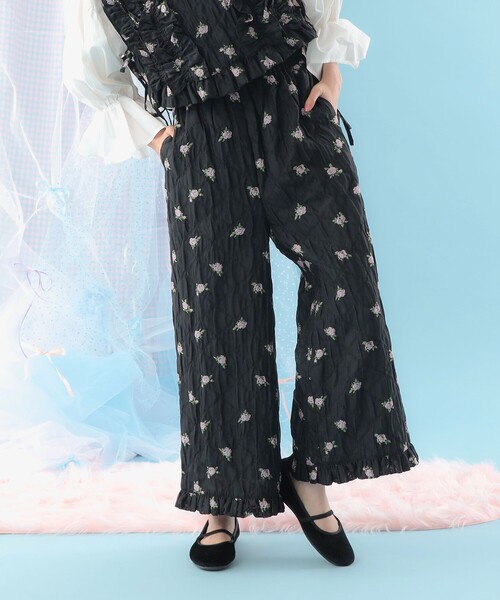 CAROLINA GLASER(カロリナ グレイサー)の「フラワー フリル パンツ(その他パンツ・レディース・ブラック/オフホワイト・SMALL/MEDIUM)」の14枚目の写真