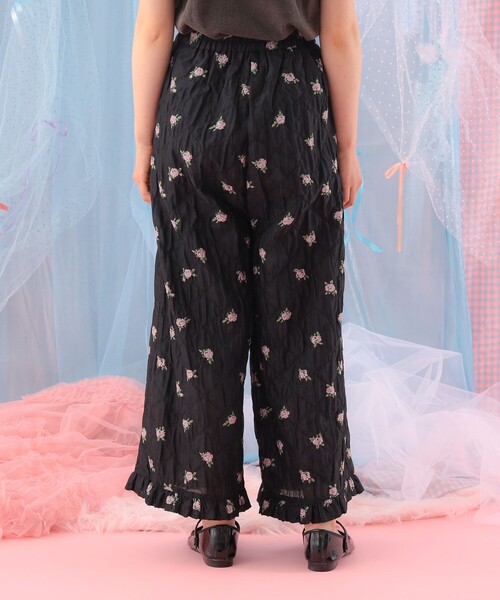 CAROLINA GLASER（カロリナ グレイサー）の「フラワー フリル  パンツ（その他パンツ・レディース・ブラック/オフホワイト・SMALL/MEDIUM）」の12枚目の写真