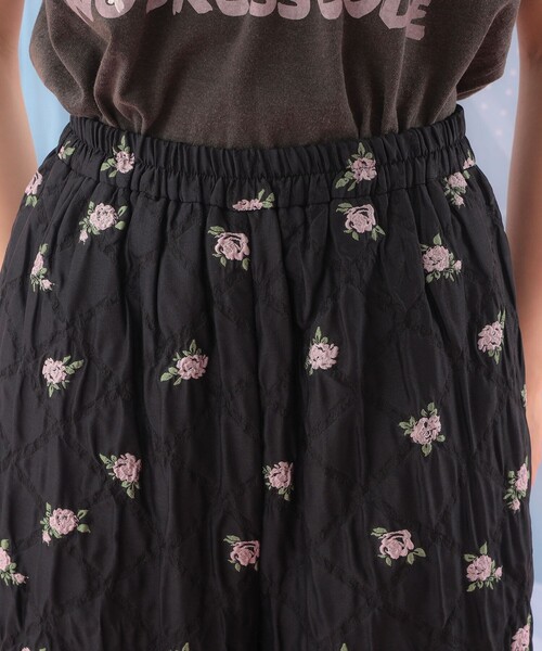 CAROLINA GLASER（カロリナ グレイサー）の「フラワー フリル  パンツ（その他パンツ・レディース・ブラック/オフホワイト・SMALL/MEDIUM）」の14枚目の写真