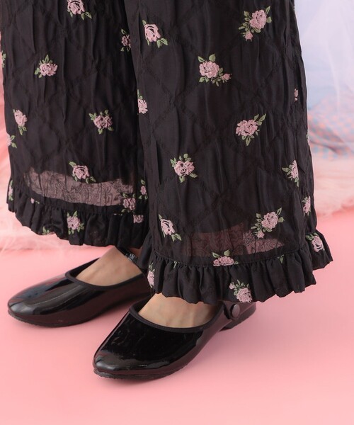 CAROLINA GLASER（カロリナ グレイサー）の「フラワー フリル  パンツ（その他パンツ・レディース・ブラック/オフホワイト・SMALL/MEDIUM）」の16枚目の写真