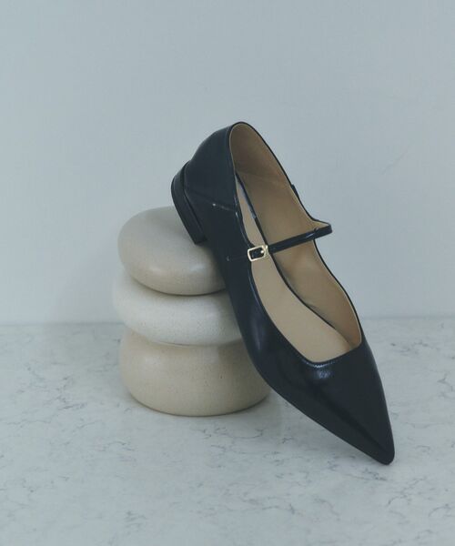 YECCA VECCA（イェッカヴェッカ）の「メリージェーンストラップパンプス（パンプス・レディース・シルバー/アイボリー/ブラック・24.5cm/22.5cm/23.5cm）」の4枚目の写真