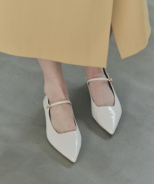 YECCA VECCA（イェッカヴェッカ）の「メリージェーンストラップパンプス（パンプス・レディース・シルバー/アイボリー/ブラック・24.5cm/22.5cm/23.5cm）」の6枚目の写真