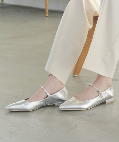 YECCA VECCA（イェッカヴェッカ）の「メリージェーンストラップパンプス（パンプス・レディース・シルバー/アイボリー/ブラック・24.5cm/22.5cm/23.5cm）」の10枚目の写真