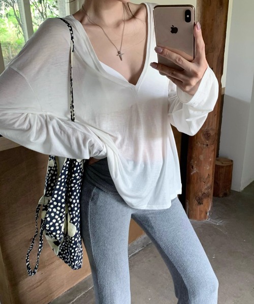 meJane（ミージェーン）の「Vネック シアー長袖カットソートップス（Tシャツ/カットソー・レディース・ホワイト/ブラック・FREE）」の4枚目の写真
