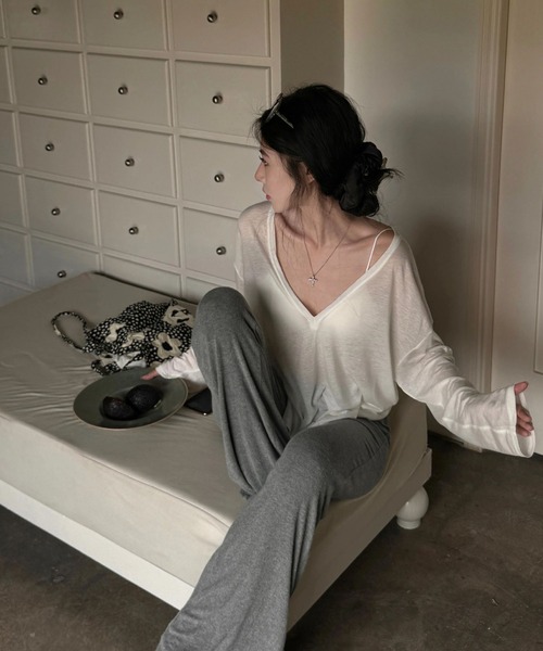 meJane（ミージェーン）の「Vネック シアー長袖カットソートップス（Tシャツ/カットソー・レディース・ホワイト/ブラック・FREE）」の10枚目の写真