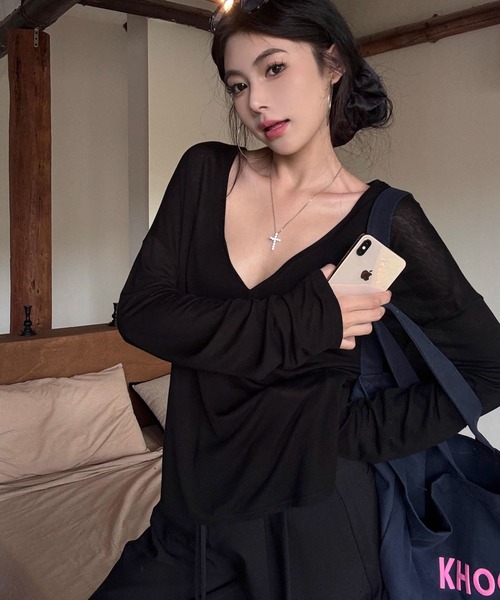 meJane（ミージェーン）の「Vネック シアー長袖カットソートップス（Tシャツ/カットソー・レディース・ホワイト/ブラック・FREE）」の12枚目の写真