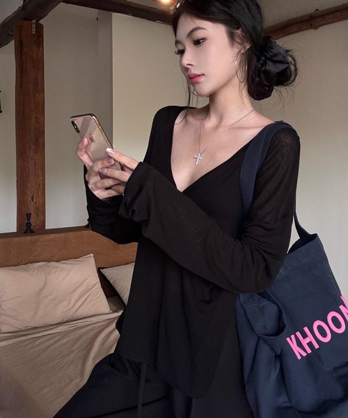 meJane（ミージェーン）の「Vネック シアー長袖カットソートップス（Tシャツ/カットソー・レディース・ホワイト/ブラック・FREE）」の16枚目の写真