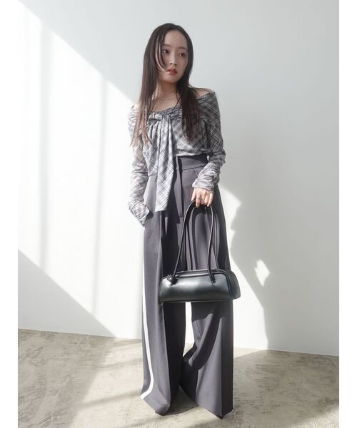 LAGUNAMOON（ラグナムーン）の「オフショルチュールタイブラウス（シャツ/ブラウス・レディース・イエロー/ブラウン/グレー・FREE）」の2枚目の写真