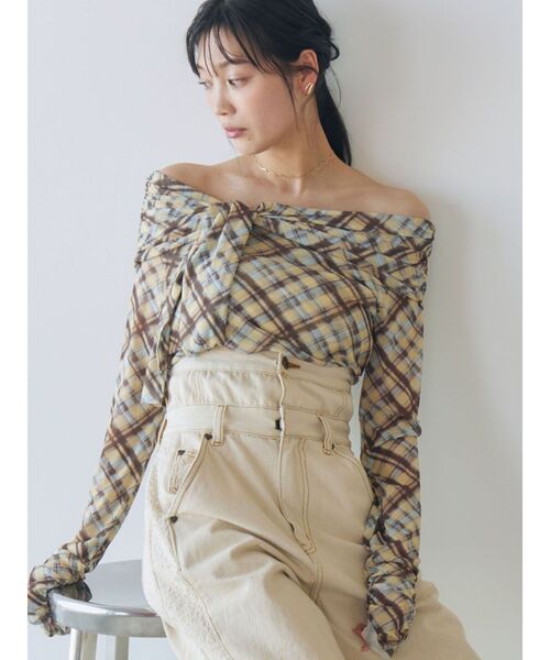 LAGUNAMOON（ラグナムーン）の「オフショルチュールタイブラウス（シャツ/ブラウス・レディース・イエロー/ブラウン/グレー・FREE）」の10枚目の写真