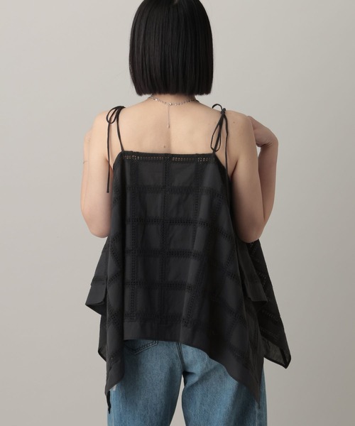 A part by（アパートバイ）の「【着方2WAY】エンブロイダリーマルチキャミブラウス（シャツ/ブラウス・レディース・ブラック/オフホワイト・FREE）」の18枚目の写真