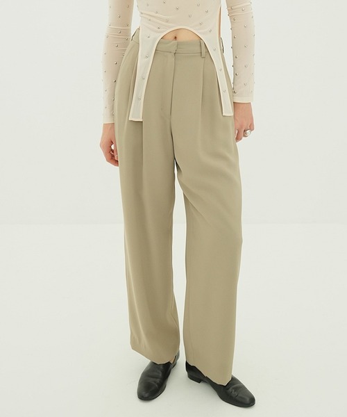 CLANE（クラネ）の「BASIC TUCK PANTS（スラックス・レディース・ベージュ/ブラック・1/0）」の2枚目の写真