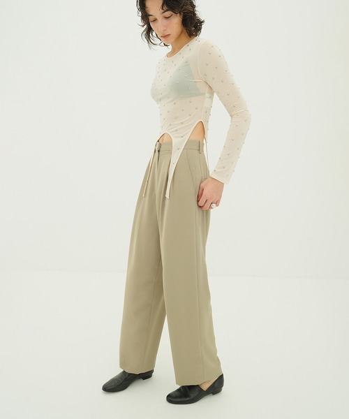 CLANE(クラネ)の「BASIC TUCK PANTS(スラックス・レディース・ベージュ/ブラック・1/0/2)」の7枚目の写真