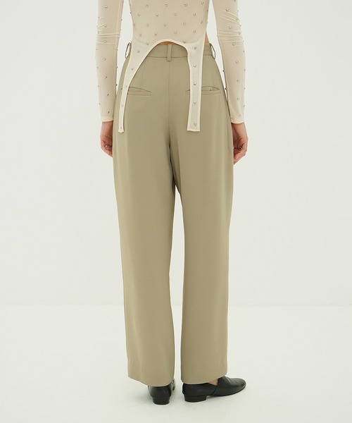 CLANE(クラネ)の「BASIC TUCK PANTS(スラックス・レディース・ベージュ/ブラック・1/0/2)」の10枚目の写真