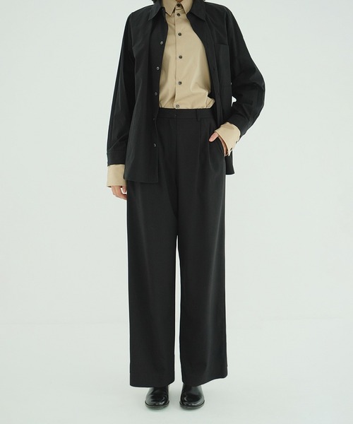 CLANE(クラネ)の「BASIC TUCK PANTS(スラックス・レディース・ベージュ/ブラック・1/0/2)」の3枚目の写真
