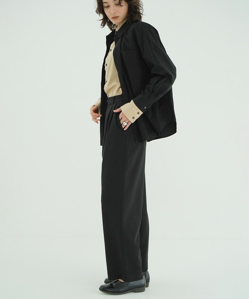 CLANE(クラネ)の「BASIC TUCK PANTS(スラックス・レディース・ベージュ/ブラック・1/0/2)」の4枚目の写真