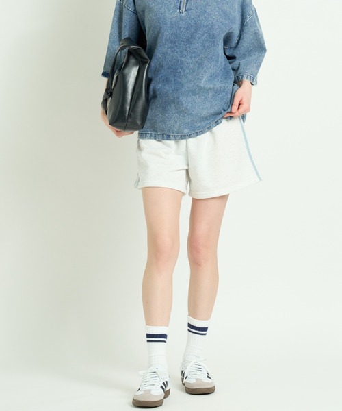 A.D.C.L.(エーディーシーエル)の「デニムサイドライン トラックショートパンツ(その他パンツ・レディース・杢グレー・M/L)」の2枚目の写真