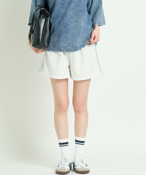 A.D.C.L.(エーディーシーエル)の「デニムサイドライン トラックショートパンツ(その他パンツ・レディース・杢グレー・M/L)」の3枚目の写真