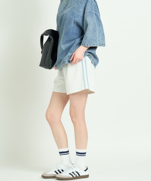 A.D.C.L.(エーディーシーエル)の「デニムサイドライン トラックショートパンツ(その他パンツ・レディース・杢グレー・M/L)」の4枚目の写真