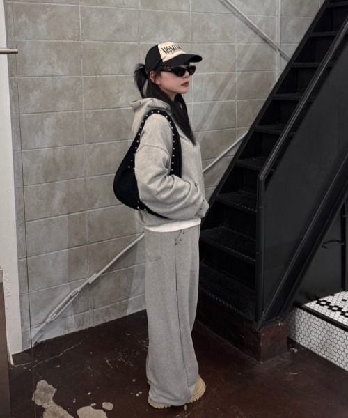 Chikashitsu +(チカシツプラス)の「【Chikashitsu +】studs design overfit hoodie / 【チカシツプラス】スタッズオーバーサイズパーカー(パーカー・メンズ・グレー/ブラック・ONE SIZE)」の21枚目の写真