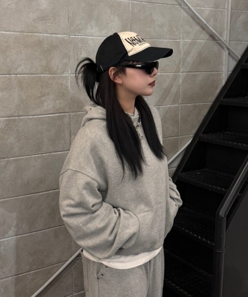 Chikashitsu +(チカシツプラス)の「【Chikashitsu +】studs design overfit hoodie / 【チカシツプラス】スタッズオーバーサイズパーカー(パーカー・メンズ・グレー/ブラック・ONE SIZE)」の22枚目の写真