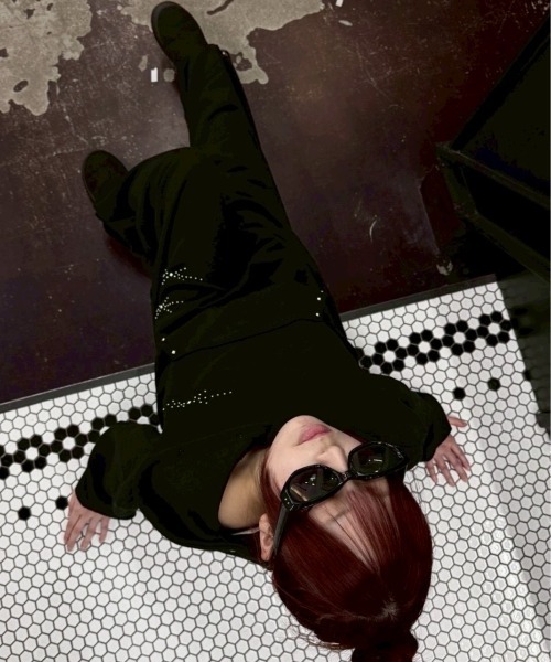 Chikashitsu +(チカシツプラス)の「【Chikashitsu +】studs design overfit hoodie / 【チカシツプラス】スタッズオーバーサイズパーカー(パーカー・メンズ・グレー/ブラック・ONE SIZE)」の7枚目の写真