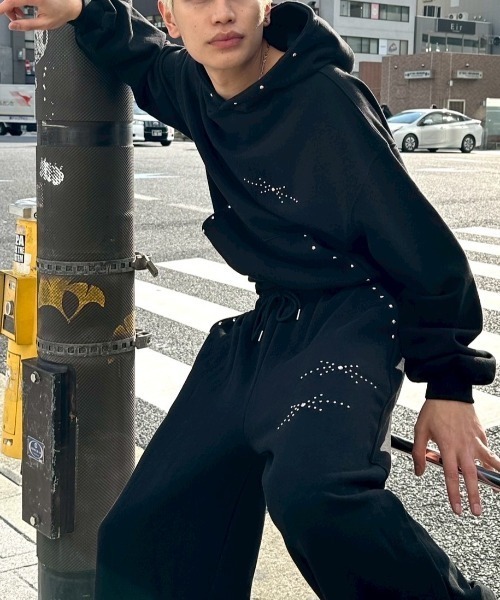 Chikashitsu +(チカシツプラス)の「【Chikashitsu +】studs design overfit hoodie / 【チカシツプラス】スタッズオーバーサイズパーカー(パーカー・メンズ・グレー/ブラック・ONE SIZE)」の6枚目の写真