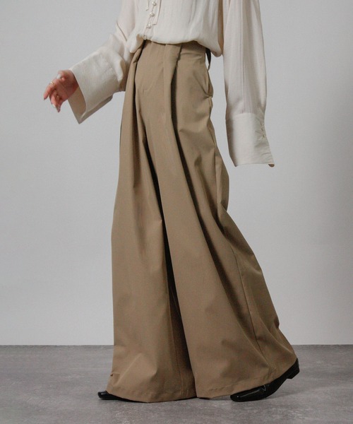 Social GIRL（ソーシャルガール）の「2026SS ハイウエストタックワイドパンツ スラックスパンツ（スラックス・レディース・ベージュ/オフホワイト/ブラック・M/L）」の3枚目の写真