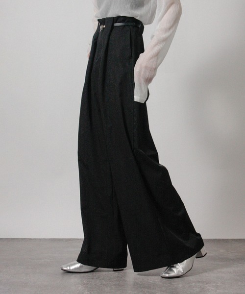 Social GIRL（ソーシャルガール）の「2026SS ハイウエストタックワイドパンツ スラックスパンツ（スラックス・レディース・ベージュ/オフホワイト/ブラック・M/L）」の4枚目の写真