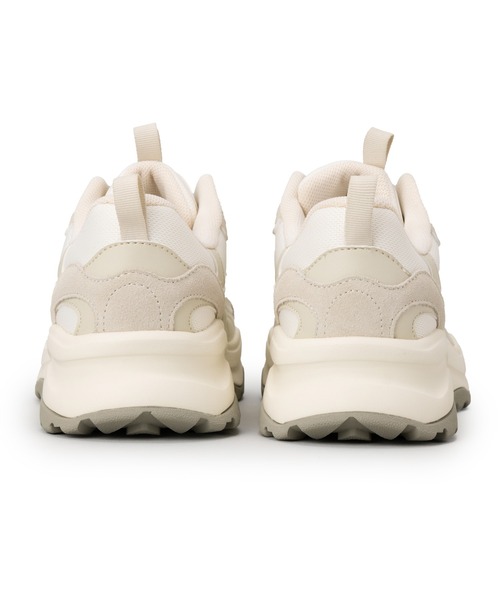 FILA(フィラ)の「WAVY BLOCK / ウェイビーブロック / カジュアルスニーカー(スニーカー・レディース・ベージュ・25.5cm/25.0cm/24.5cm/24.0cm/23.5cm/23.0cm/28.0cm/27.5cm/27.0cm/26.5cm/26.0cm/29.0cm)」の4枚目の写真