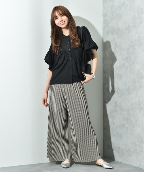 INTERPLANET（インタープラネット）の「Ｖ切替タックデシンブラウス（シャツ/ブラウス・レディース・サックスブルー/ブラック/オフホワイト・FREE）」の9枚目の写真