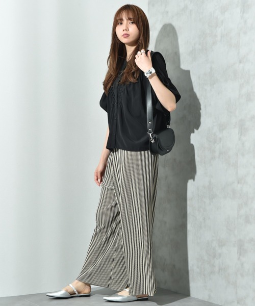 INTERPLANET（インタープラネット）の「Ｖ切替タックデシンブラウス（シャツ/ブラウス・レディース・サックスブルー/ブラック/オフホワイト・FREE）」の10枚目の写真