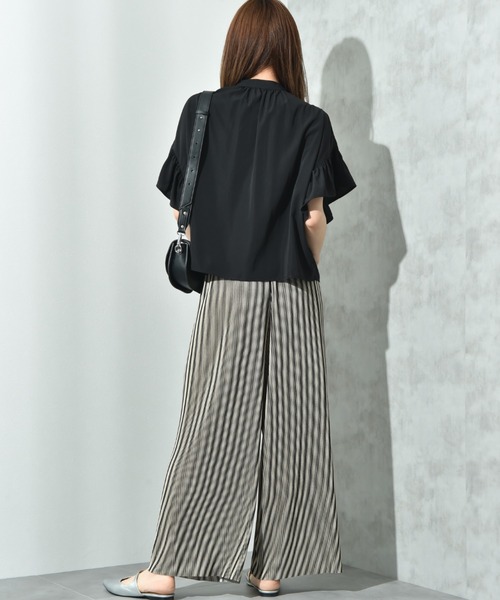 INTERPLANET（インタープラネット）の「Ｖ切替タックデシンブラウス（シャツ/ブラウス・レディース・サックスブルー/ブラック/オフホワイト・FREE）」の11枚目の写真