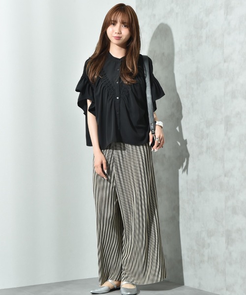 INTERPLANET（インタープラネット）の「Ｖ切替タックデシンブラウス（シャツ/ブラウス・レディース・サックスブルー/ブラック/オフホワイト・FREE）」の13枚目の写真