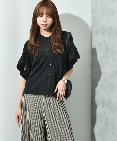 INTERPLANET（インタープラネット）の「Ｖ切替タックデシンブラウス（シャツ/ブラウス・レディース・サックスブルー/ブラック/オフホワイト・FREE）」の7枚目の写真