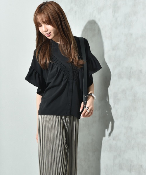 INTERPLANET（インタープラネット）の「Ｖ切替タックデシンブラウス（シャツ/ブラウス・レディース・サックスブルー/ブラック/オフホワイト・FREE）」の8枚目の写真