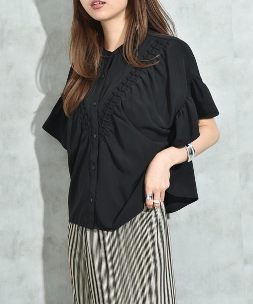 INTERPLANET（インタープラネット）の「Ｖ切替タックデシンブラウス（シャツ/ブラウス・レディース・サックスブルー/ブラック/オフホワイト・FREE）」の5枚目の写真