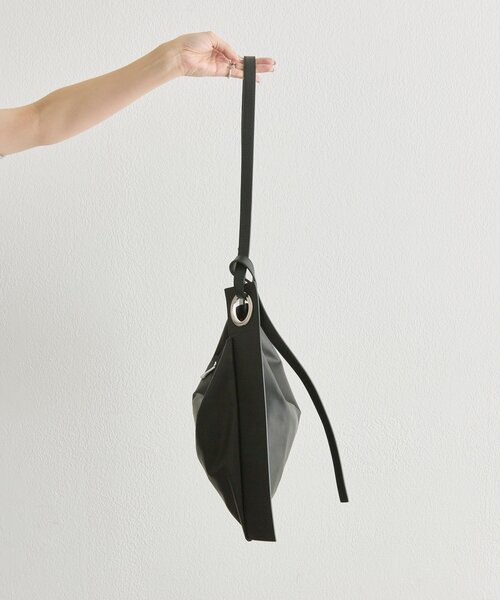 ear PAPILLONNER（イアパピヨネ）の「【kawa-kawa(カワカワ)】NO1557 0.8ハトメショルダーバッグ（ショルダーバッグ・レディース・ブラック・FREE）」の3枚目の写真