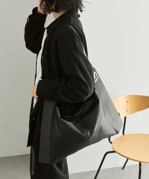 ear PAPILLONNER（イアパピヨネ）の「【kawa-kawa(カワカワ)】NO1557 0.8ハトメショルダーバッグ（ショルダーバッグ・レディース・ブラック・FREE）」の14枚目の写真